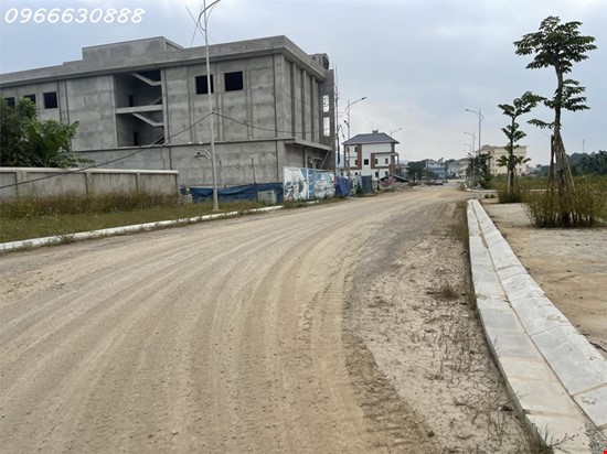 Gia đình cần tiền bán gấp ô đất phân lô tại khu đô thị Tân Hà TP Tuyên Quang vị trí cách trung